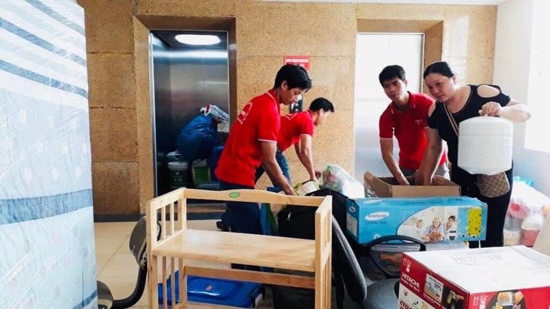 Vận chuyển đồ đạc theo đúng quy định của chung cư.