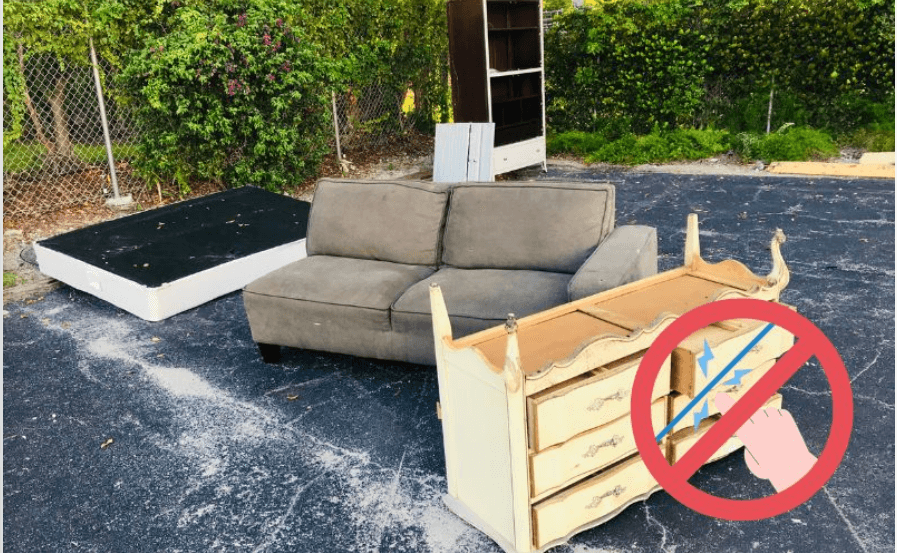 Cẩn thận để tránh rơi vỡ đồ đạc